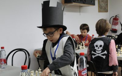 Disfraces y ajedrez en Casa Granada