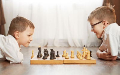 6 beneficis d’aprendre escacs a ECADE i com canviarà la vida dels teus fills